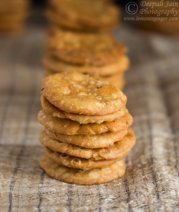 Delicious, crispy and flaky mathiya ready to enjoy