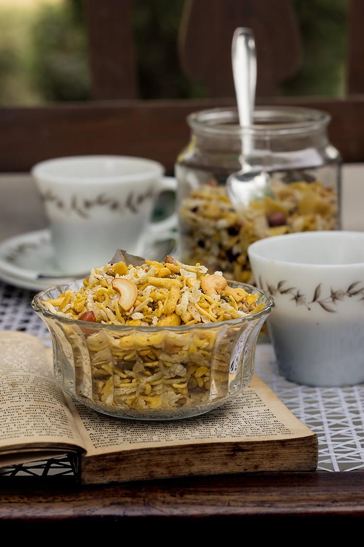 Bowl of crispy Homemade Chana Dal Namkeen garnished with curry leaves and spices