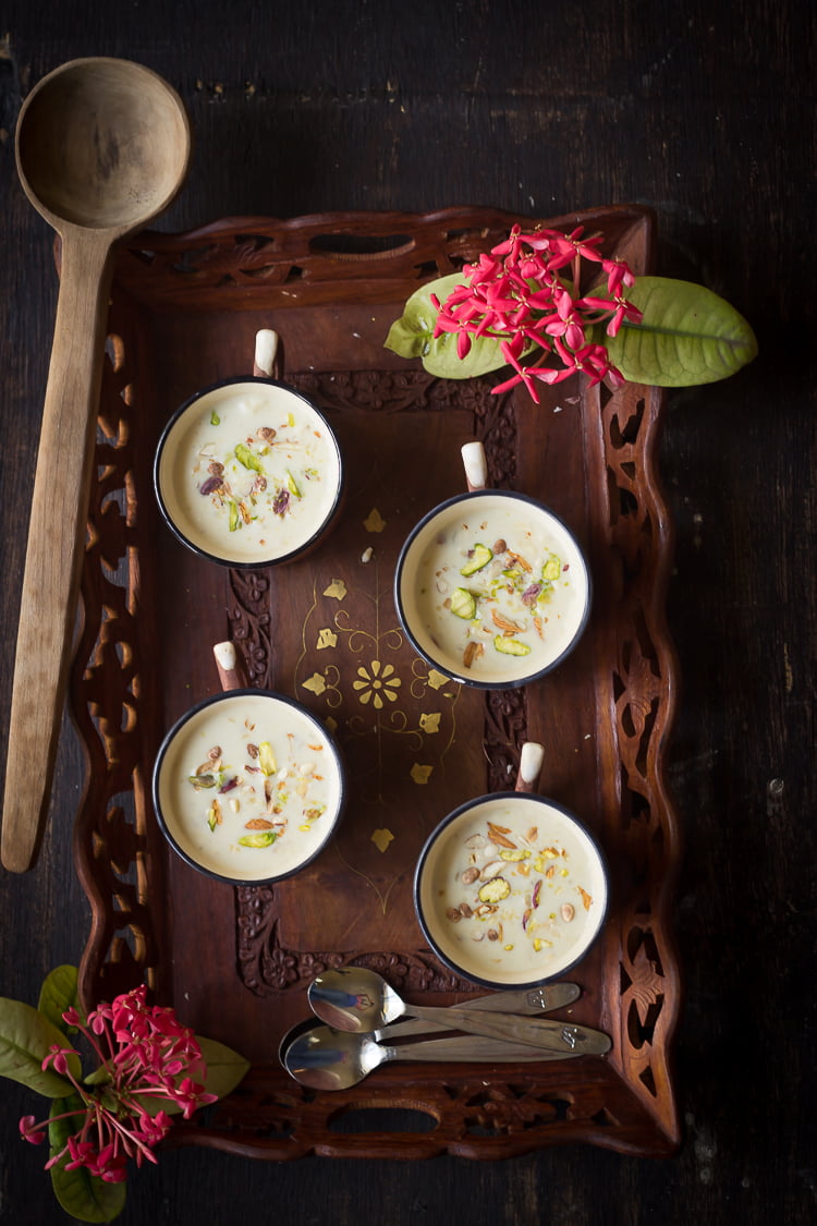Gur ki Kheer placed in a wooden tray, ready to enjoy