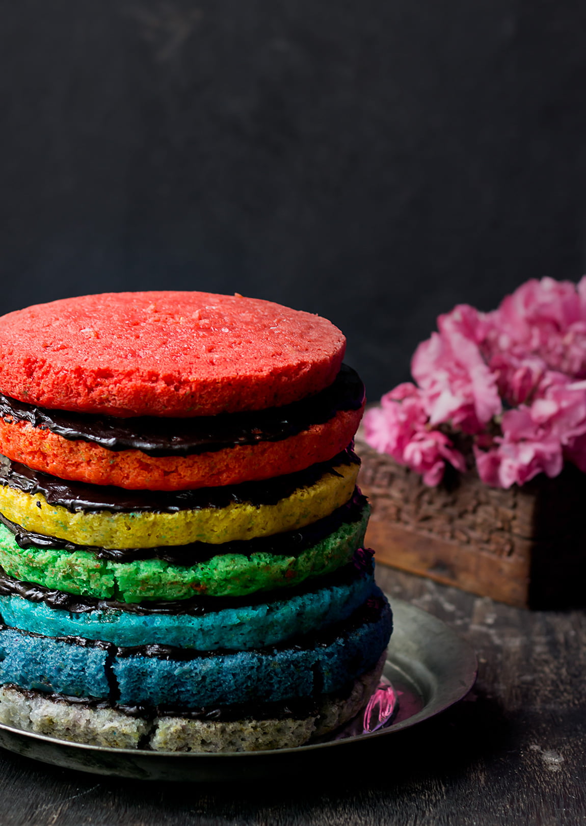 How to Assemble a Cake