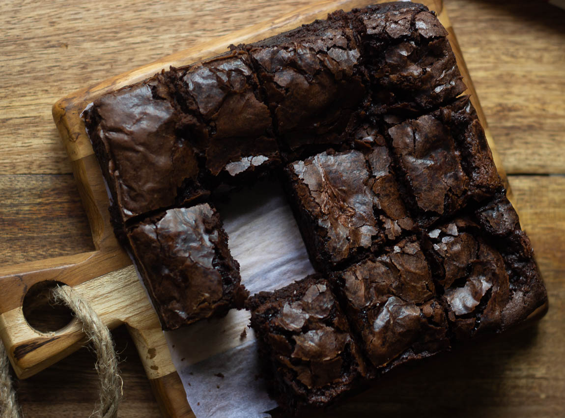 Eggless & Fudgy Crinkle Top Chocolate Brownies Recipe
