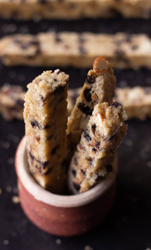 crispy chocolate almond biscotti