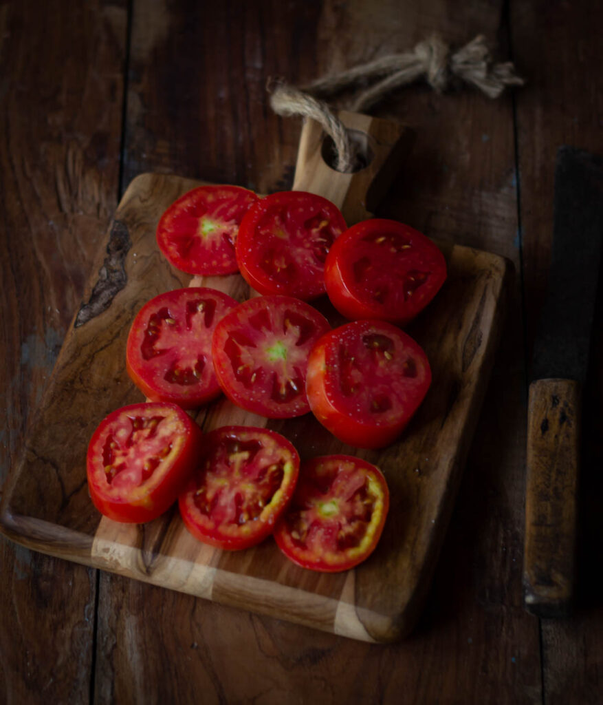 sliced tomatoes for sundrying